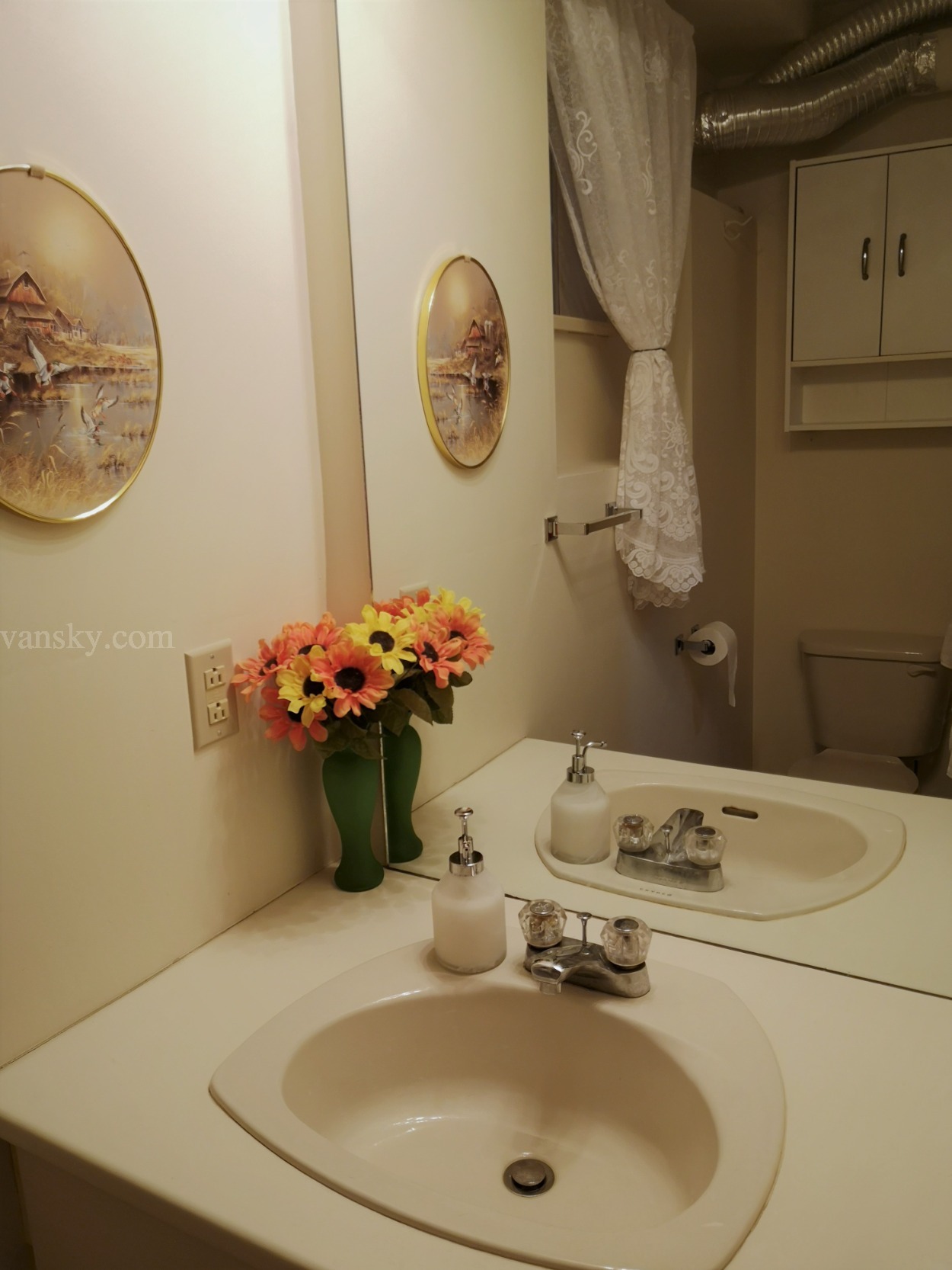 220114131035_Bathroom 2.jpg